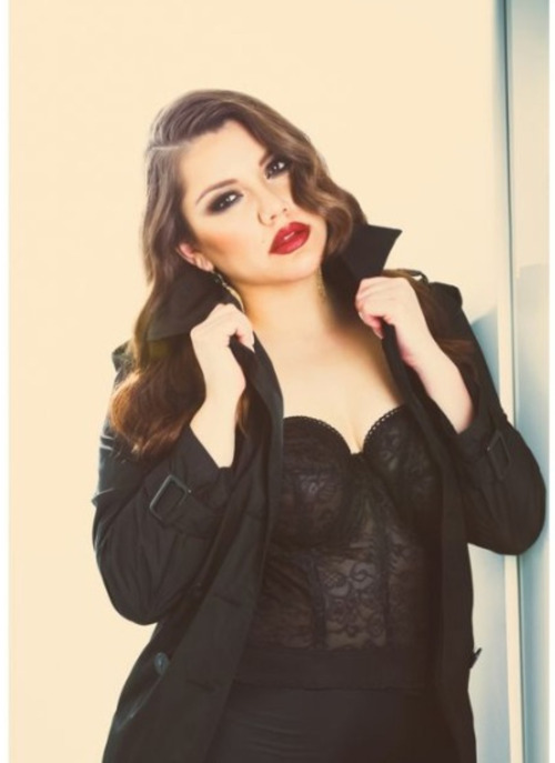 honey-and-bear:  Bear’s type of lady! - Honey  Super hot curvy girl!
