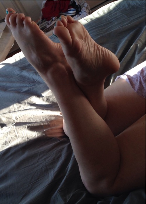 sammifeet:  After work foot play, part 1 of 3.  