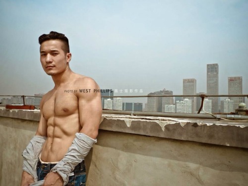 bbbtm13:Fitness Model from China, Leo 陳林鑫, by West Phillips Reblog & follow me for more surprise!  