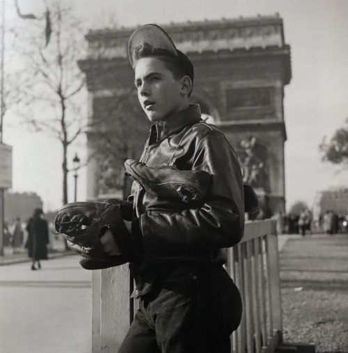 beyond-the-pale:   Americans in Paris - Gordon Parks