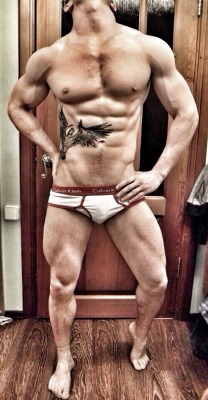 gearjock:  Underwear bulges. F U C K.   gearjock.tumblr.com