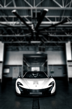 airemoderne:  Industrial McLaren P1  