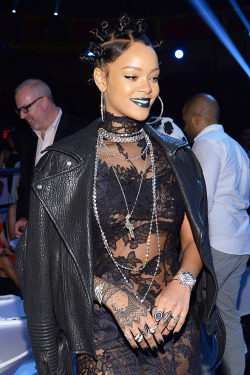 rihannanavyhn:  Rihanna at the iHeartRadio awards.