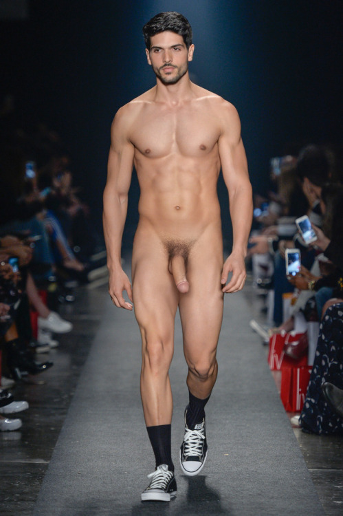 enm-fan:  Lucas Fernandes is one of Brazil’s top models who has been around the fashion would for quite some time. So imagine his embarrassment to find out he would be modeling shoes….wearing nothing else