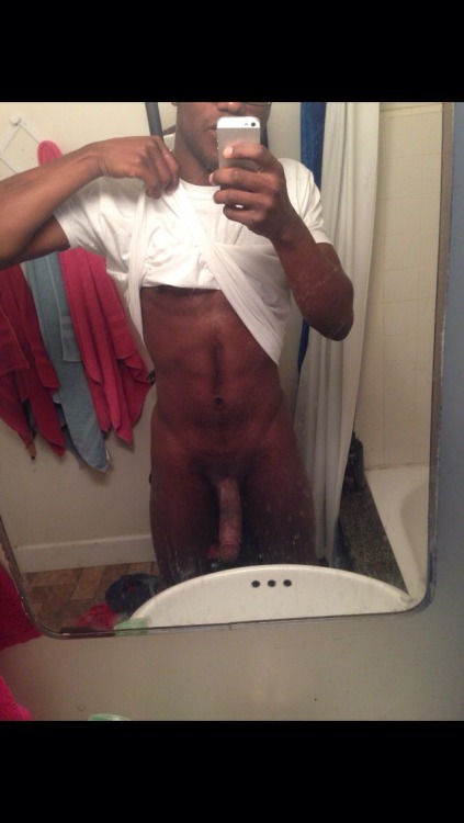 nudeselfshots-blackmen.tumblr.com/post/108224993057/