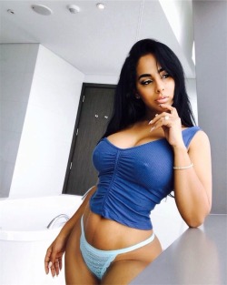 chicas-latina:  Ayisha Diaz  ENJOY.😁http://pt2391.tumblr.comTHANKS