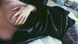 niimphet:waking up in satin sheets every morning really improves