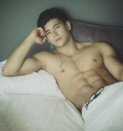 evianguy:  Hawt Asian Stud! 