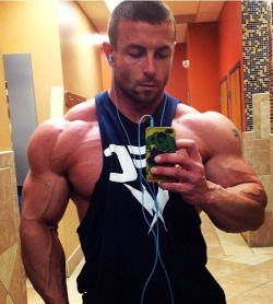 halftrained:  bodybuildermusclecentral: @bodybuildermusclecentral