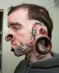 arnitalifer:Unbelievably Painful-Looking Body Piercings#6 Smelly