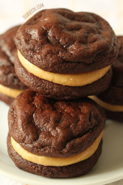 fullcravings:  Flourless Chocolate Peanut Butter Cookie Sandwiches