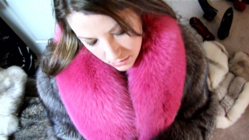 New fox spooging goodness from Eva, â€œPOV CUM ON FURâ€, posted on her Southern Charms page. Features my dyed fox boa with the assist, spraying all over the collar of a full length fox. That is, after all, where all loads should go, heh.Sure, the human