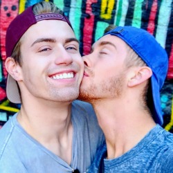 fuckyeahdudeskissing:Fuck Yeah Dudes Kissing. A place to see