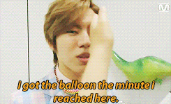 yuu-n:  dongwoo and his balloon dinasour 