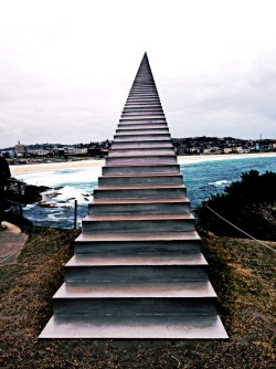te-la:  ‘Stairway to heaven’ Sculpture by the sea