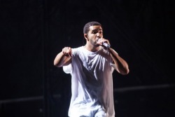 drizzydrehk:Drake performing in Dubai