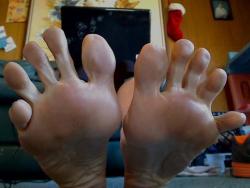 footfetishmaster:  Mistress Stormy and her long sexy toes and