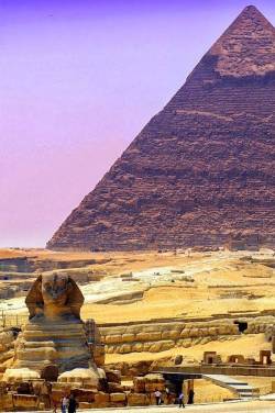 travelgurus:        The Pyramid of Khafre belongs to the Pyramids