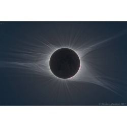 Total Solar Eclipse Corona in HDF Image Credit & Copyright: