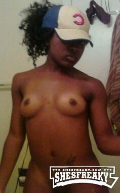 ebony-elite:  For more ebony action click on the pic