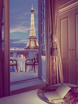 kissmehereplease:  We’ll always have Paris…… 