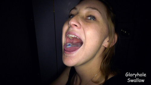 To set the stage for this Gloryhole visit, I want everyone to keep in  mind that Robin pretty much only gave a few blowjobs in her life.   That’s right, she’s 21 and only had three different cocks in her mouth  and only blew those three cocks