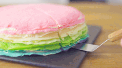 tokkeki:    Rainbow crepe cake by Dim Cook Guide      o.o