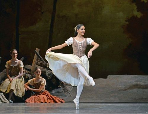 galina-ulanova: Francesca Hayward as Giselle in Giselle (Royal Ballet, 2018)