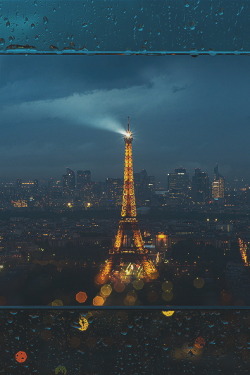 ikwt:   Paris : City of lights   (Mathieu RIVRIN) | ikwt 