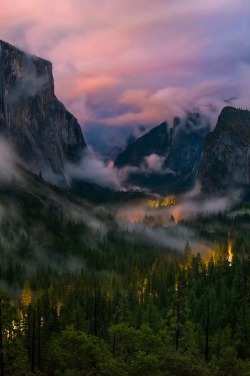 e4rthy:  Yosemite Moonglow by Darvin Atkeson 