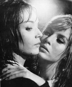 Elsa Martinelli & Anette Vadin in Blood and Roses 1960