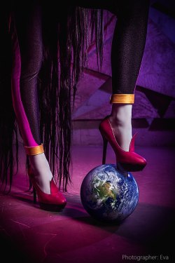 cosplayblog:  Her Imperious Condescension from Homestuck   Cosplayer: