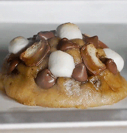 fatfatties:Stuffed Chocolate Chip Cookies