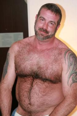 fhabhotdamncobs:  sexymatureworldwide: Sexy Mature Hairy Bear