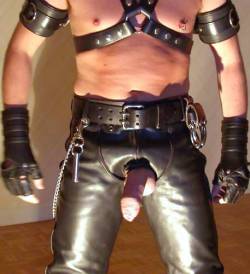 philly19147: leathersthings:   leatherspike666:  HAIL SATAN!!!