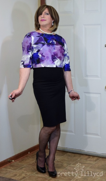 prettylillycd:  More Watercolor Crop Top & Pencil SkirtThank you for all the wonderful comments about this outfit, it has become one of my favorites. This wonderful top pairs so nicely with the high waisted pencil skirt. I cannot stress enough the