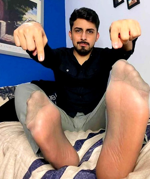 socksandskins:https://socksandskins.tumblr.com/