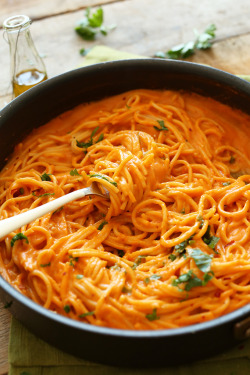 anna-learns-to-love-herself:  food52:  The creamiest vegan pasta