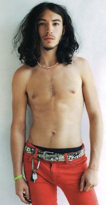 ohthentic:  amadaun23:  Ezra Miller https://www.youtube.com/watch?v=xPH1I1-SUp4