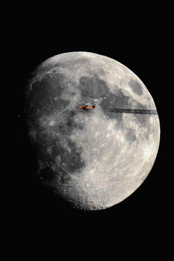 bobbycaputo:  Photographer Captures Incredible Photos of Planes