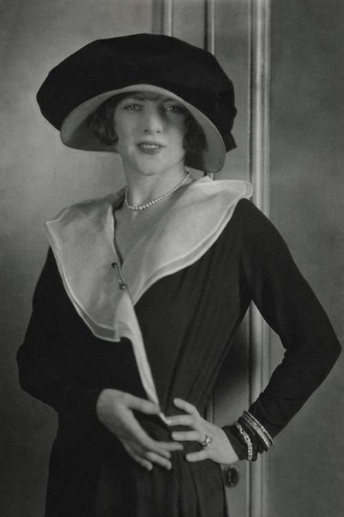 the1920sinpictures:1923 American dancer and actress Leonore Hughes.