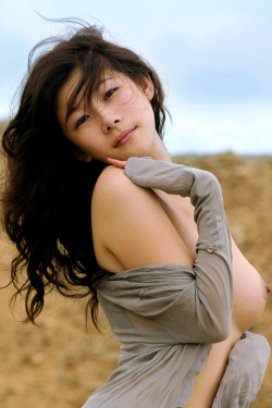 asiaunwrapped:  rong yue | 容悦