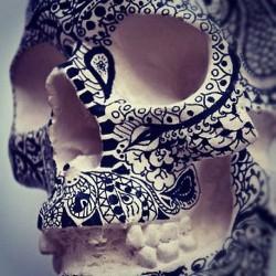thiscityizdead:  Ceramic skull #skull #muertos #ceramic #art