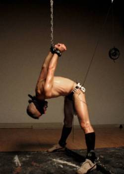 sweatlodge:  humiliationbear:  Can’t stand up, can’t lay down.. .perfect position for electro shock therapy  sweatlodge