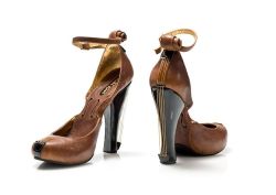 steampunk-and-junk:   Violin Footwear Art by Kobi Levi    Specially