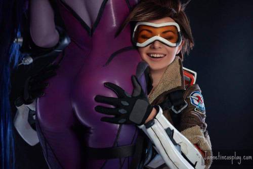 grimphantom2:  kamikame-cosplay:  Widowmaker and Tracer from Overwatch Cosplayers: Jannet “Incosplay” Vinogradova & Ardsami cosplay Photographer: Makar Vinogradov  Those booty cosplay =P 