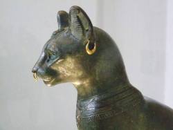 amntenofre:  detail from a bronze statuette of the Goddess Bastet