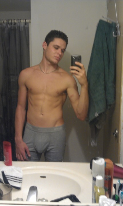 shitilikeandafewofme:  21 Year old straight guy. Nashville, TN. Follow me for more like this!www.shitilikeandafewofme.tumblr.com