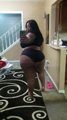 blackjline:When they ass almost flat.  Watch 4 the leg flex