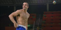 peek-a-dillo:  Danell Leyva’s striptease on the Parallel bars